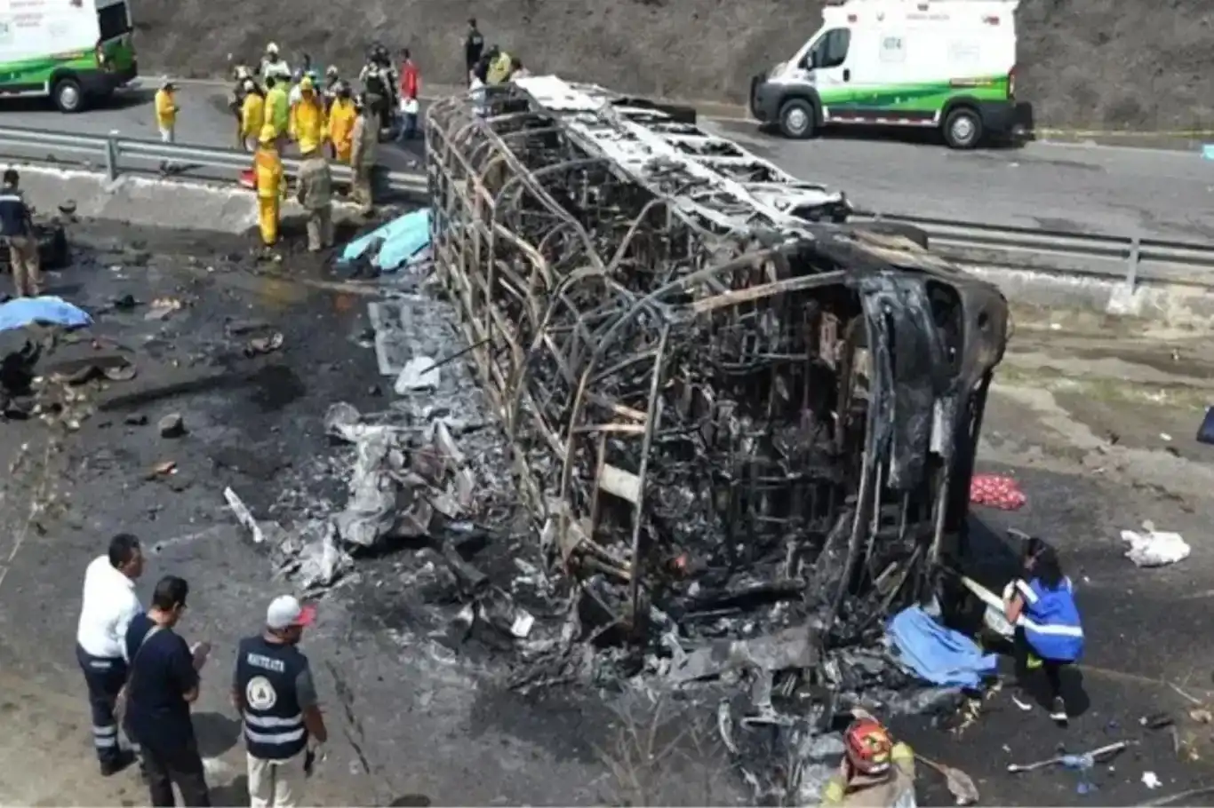 At least 25 dead in Mexico bus accident