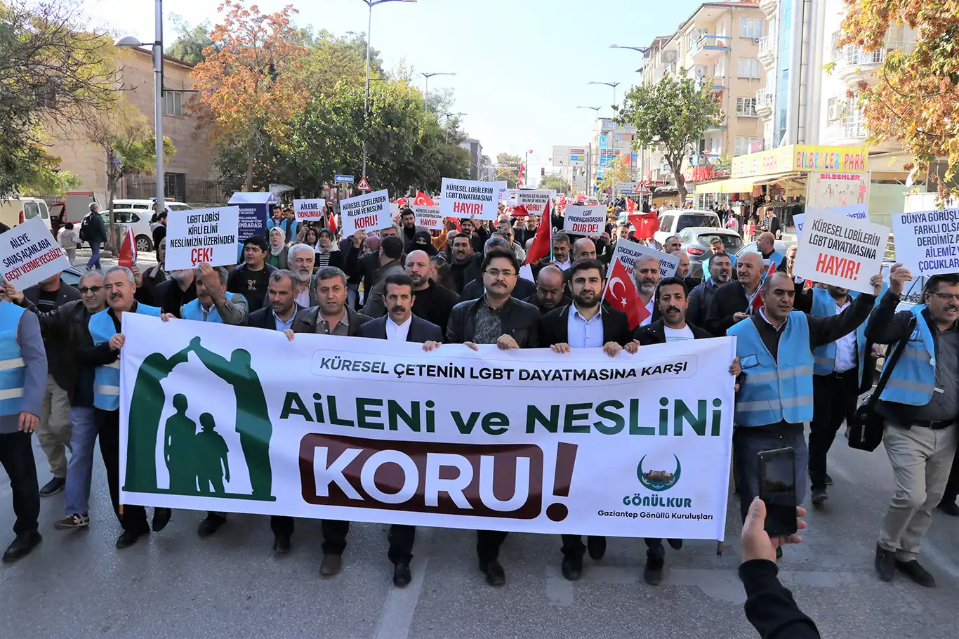 "Müslüman, Siyonizm'in hilesini tanınmıyorsa siyonizme kölelik yapmaya adaydır" "Müslüman, Siyonizm'in hilesini tanınmıyorsa siyonizme kölelik yapmaya adaydır"