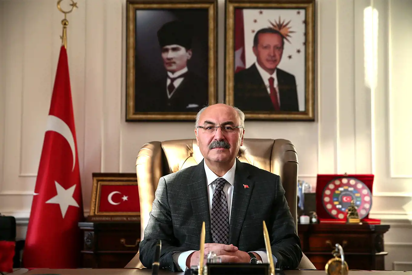 Adana Valiliğine İzmir Valisi Yavuz Selim Köşger atandı Adana Valiliğine İzmir Valisi Yavuz Selim Köşger atandı