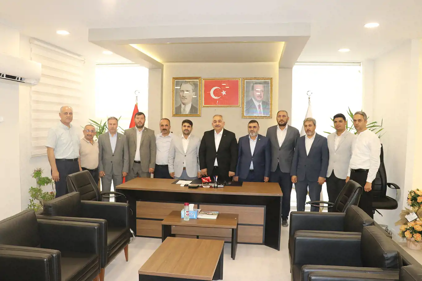 HÜDA PAR’dan AK Parti’ye hayırlı olsun ziyareti HÜDA PAR’dan AK Parti’ye hayırlı olsun ziyareti