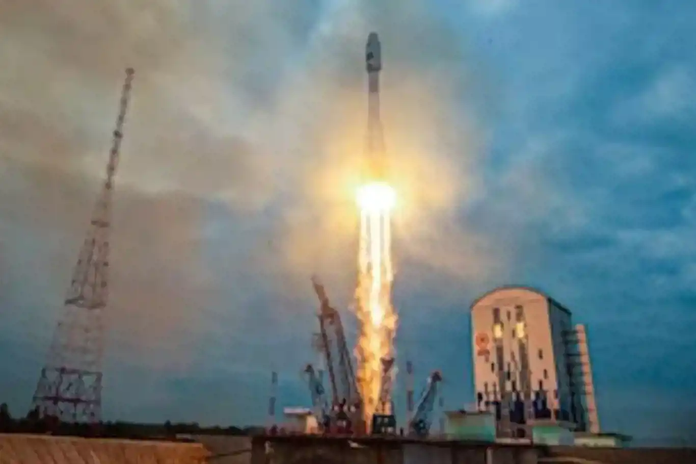 Russia launches Luna 25 moon lander Russia launches Luna 25 moon lander