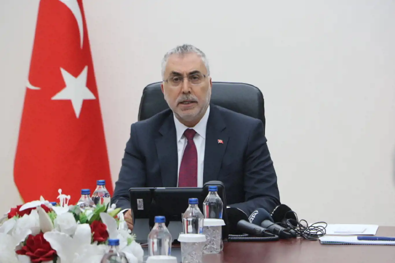 Bakan Vedat Işıkhan emekli maaş artışı için ekim ayını işaret etti Bakan Vedat Işıkhan emekli maaş artışı için ekim ayını işaret etti