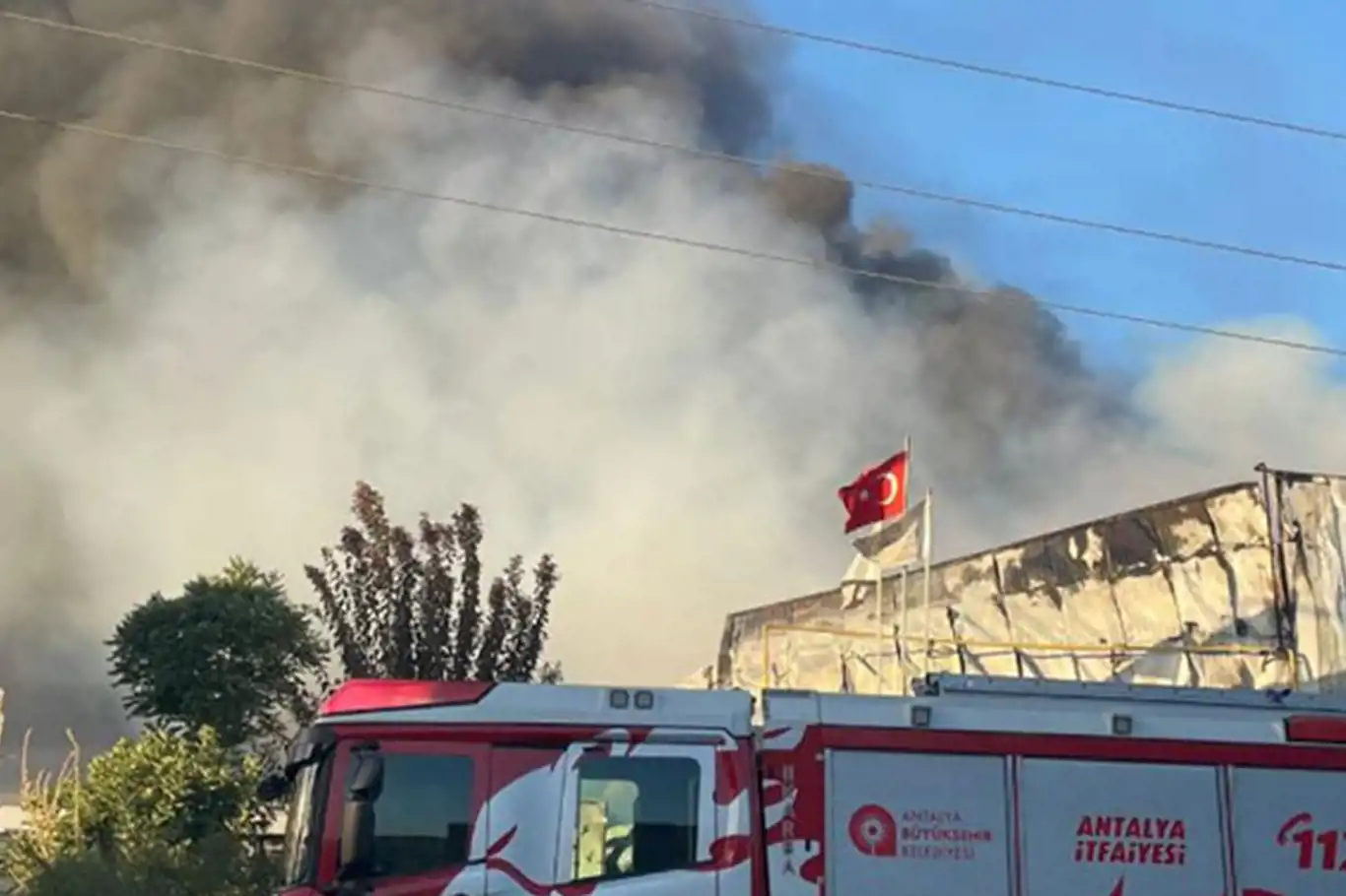 Antalya'da gıda fabrikasında yangın Antalya'da gıda fabrikasında yangın