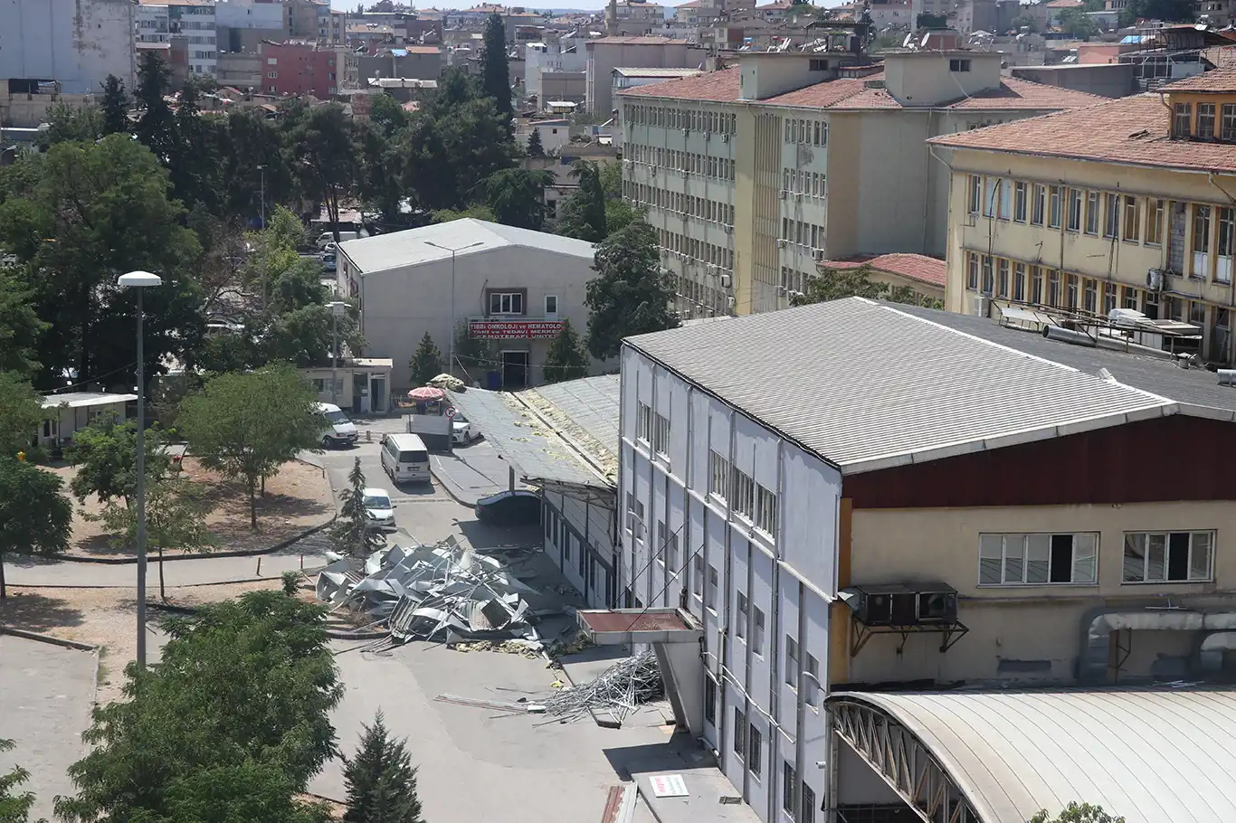 Doktor Ersin Arslan Eğitim ve Araştırma Hastanesinin yıkım işlemleri başladı Doktor Ersin Arslan Eğitim ve Araştırma Hastanesinin yıkım işlemleri başladı