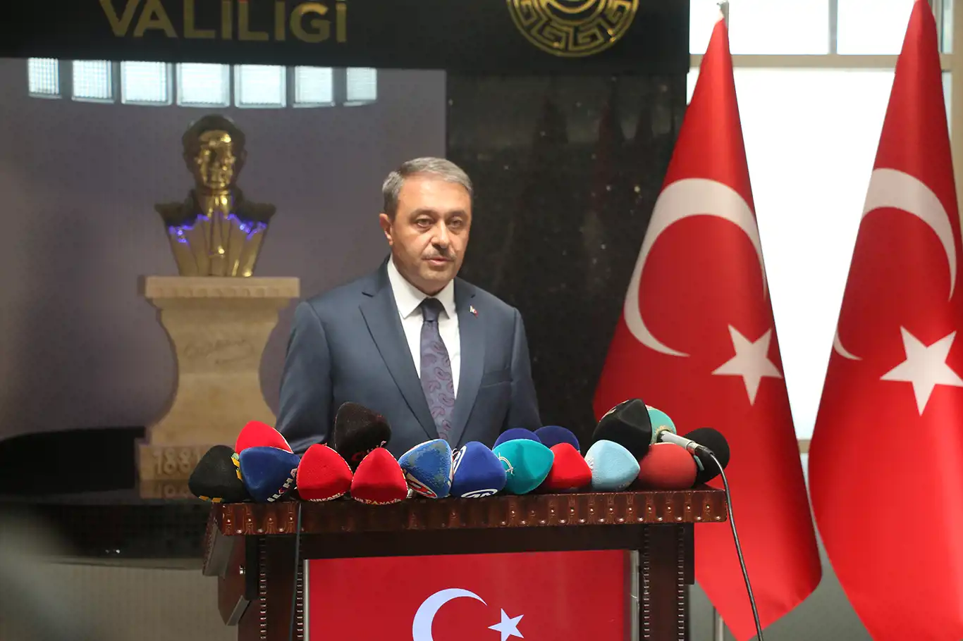 Şanlıurfa'nın yeni Valisi Şıldak göreve başladı Şanlıurfa'nın yeni Valisi Şıldak göreve başladı
