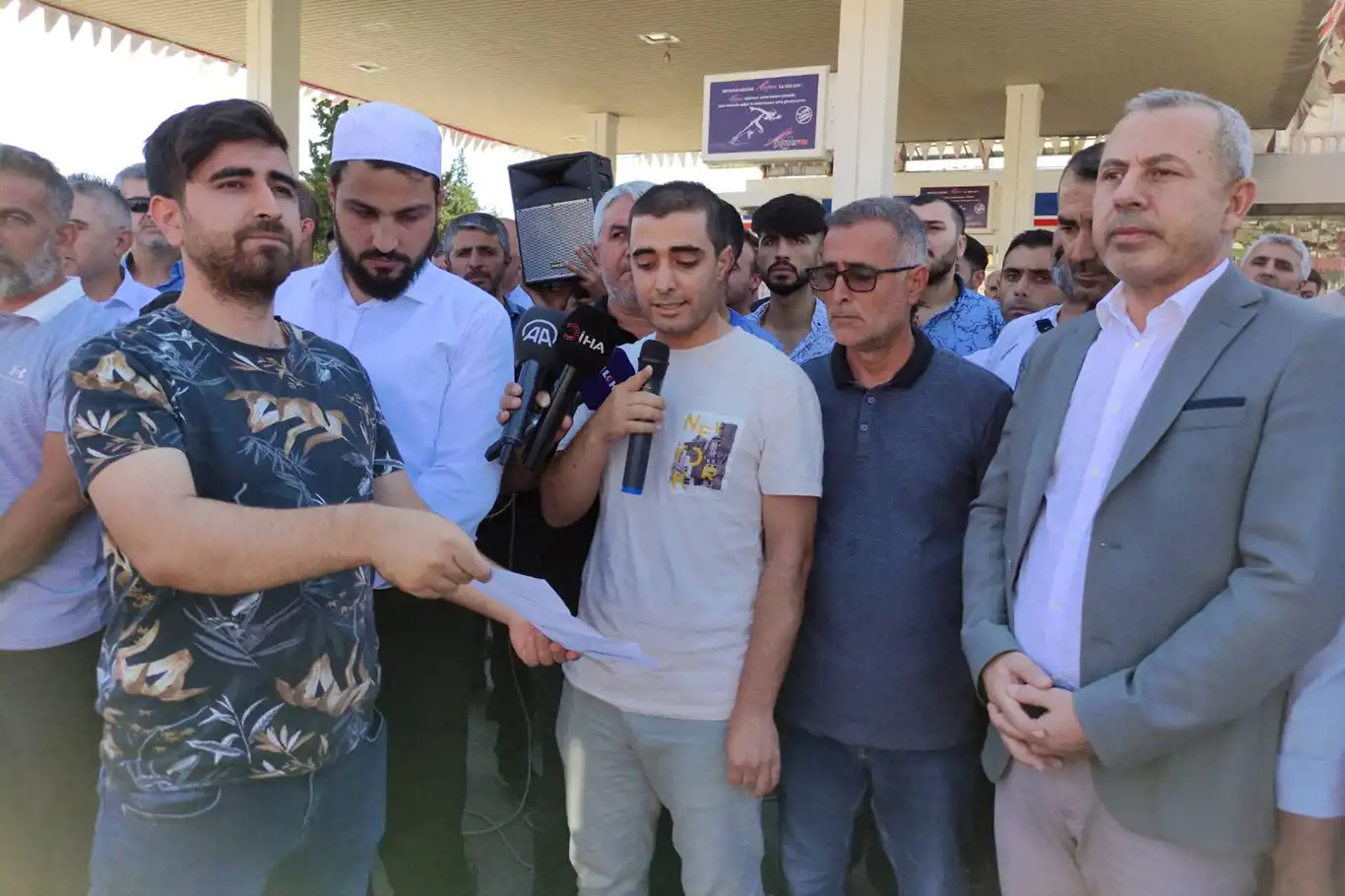 Mardin'de katliam gibi kazada hayatını kaybedenlerin yakınlarından adalet çağrısı Mardin'de katliam gibi kazada hayatını kaybedenlerin yakınlarından adalet çağrısı