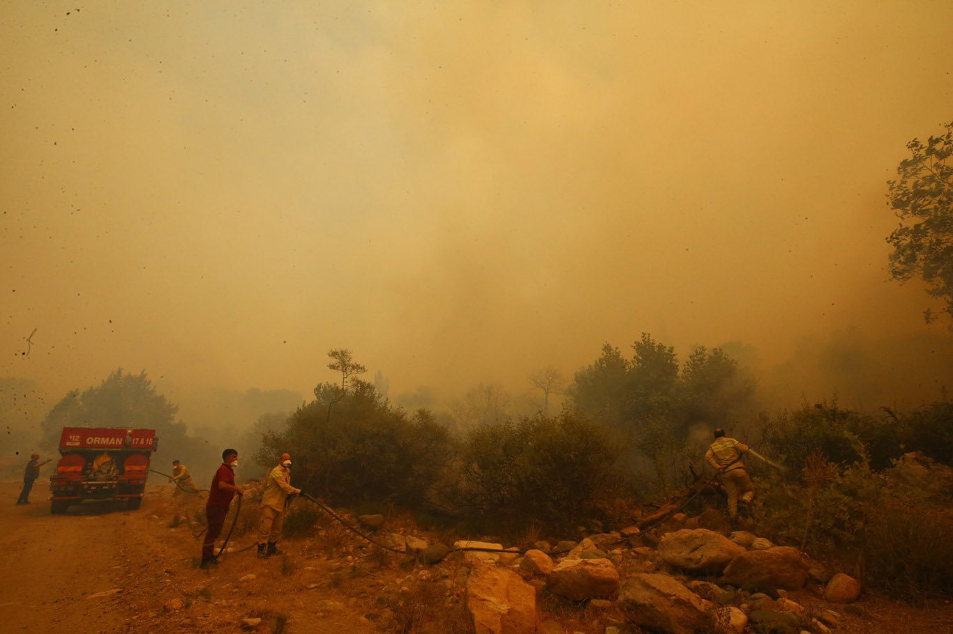 Çanakkale'deki yangın büyüyor: 9 köy boşaltıldı