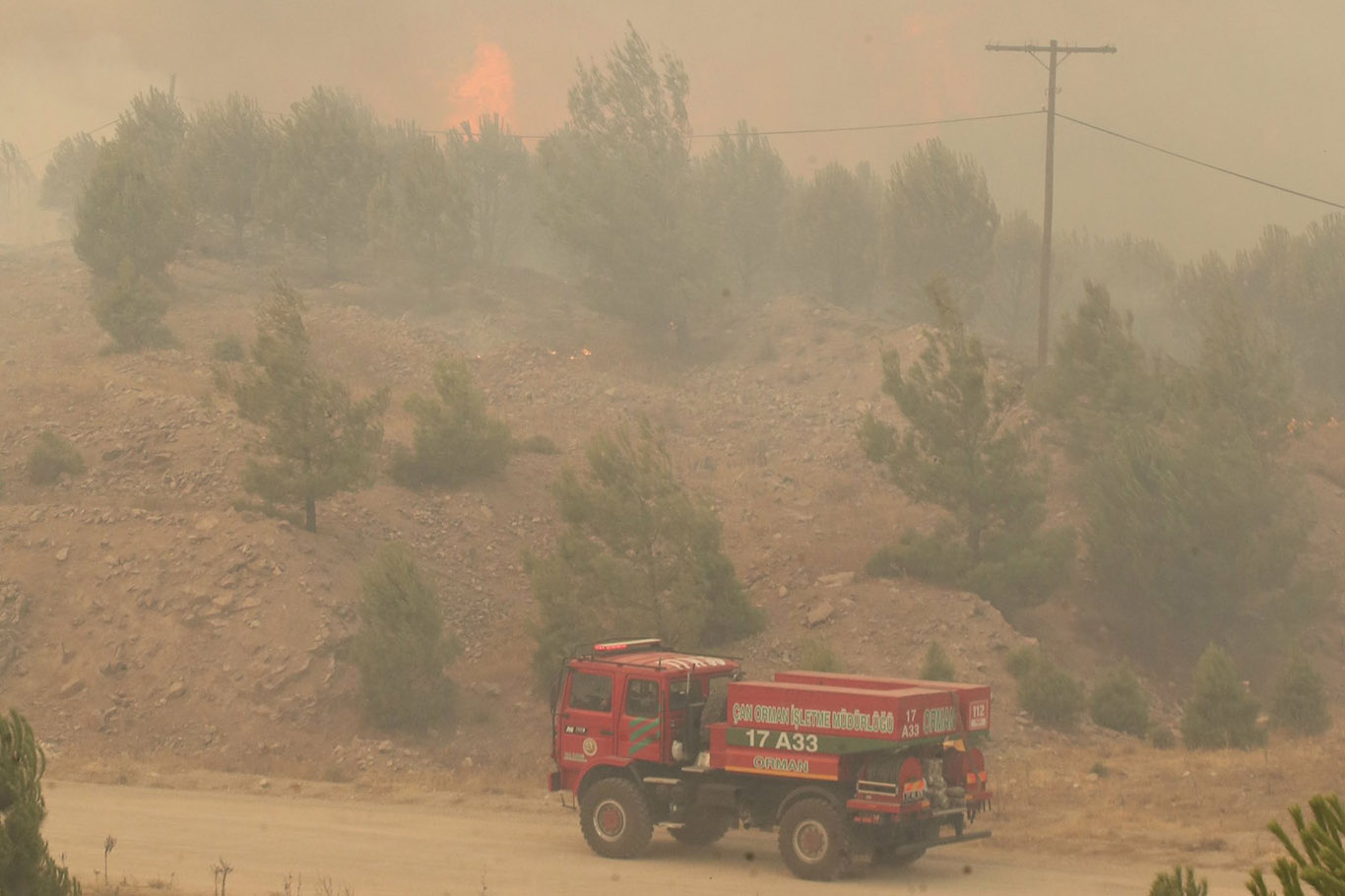 Çanakkale'deki yangın büyüyor: 9 köy boşaltıldı