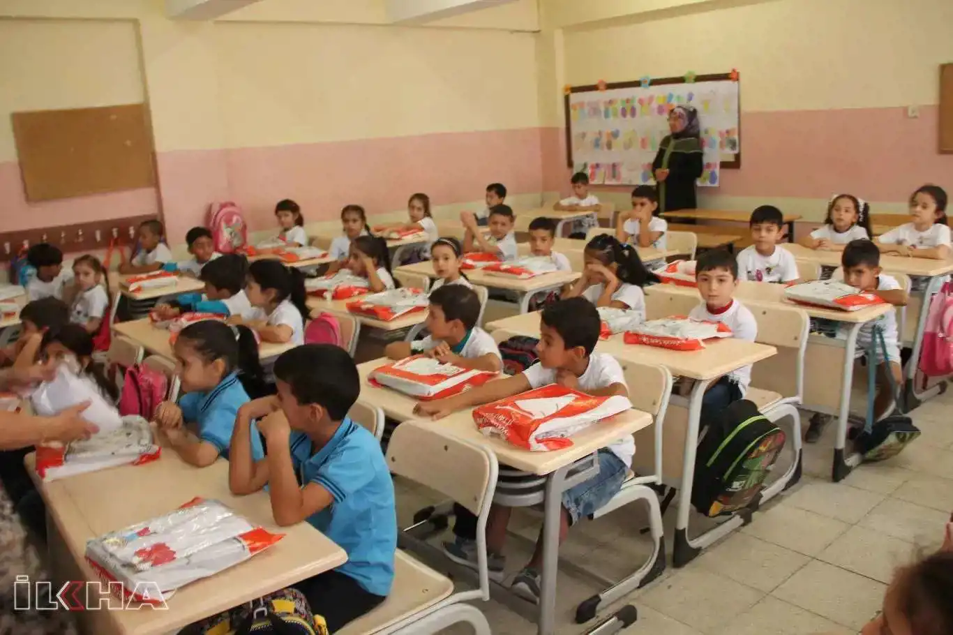 MEB'den okul kıyafetleri genelgesi MEB'den okul kıyafetleri genelgesi