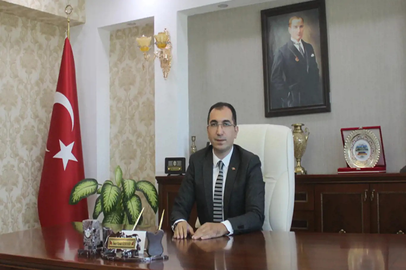 Midyat’ın yeni Kaymakamı Ömer Faruk Özdemir oldu Midyat’ın yeni Kaymakamı Ömer Faruk Özdemir oldu