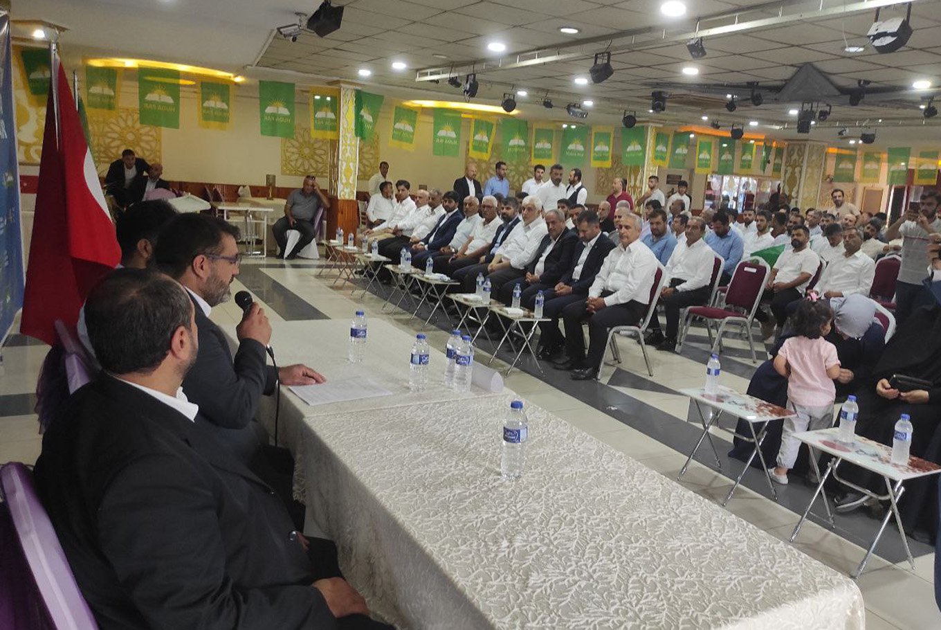 HÜDA PAR Milletvekili Faruk Dinç, partisinin Tarsus'daki kongresine katıldı
