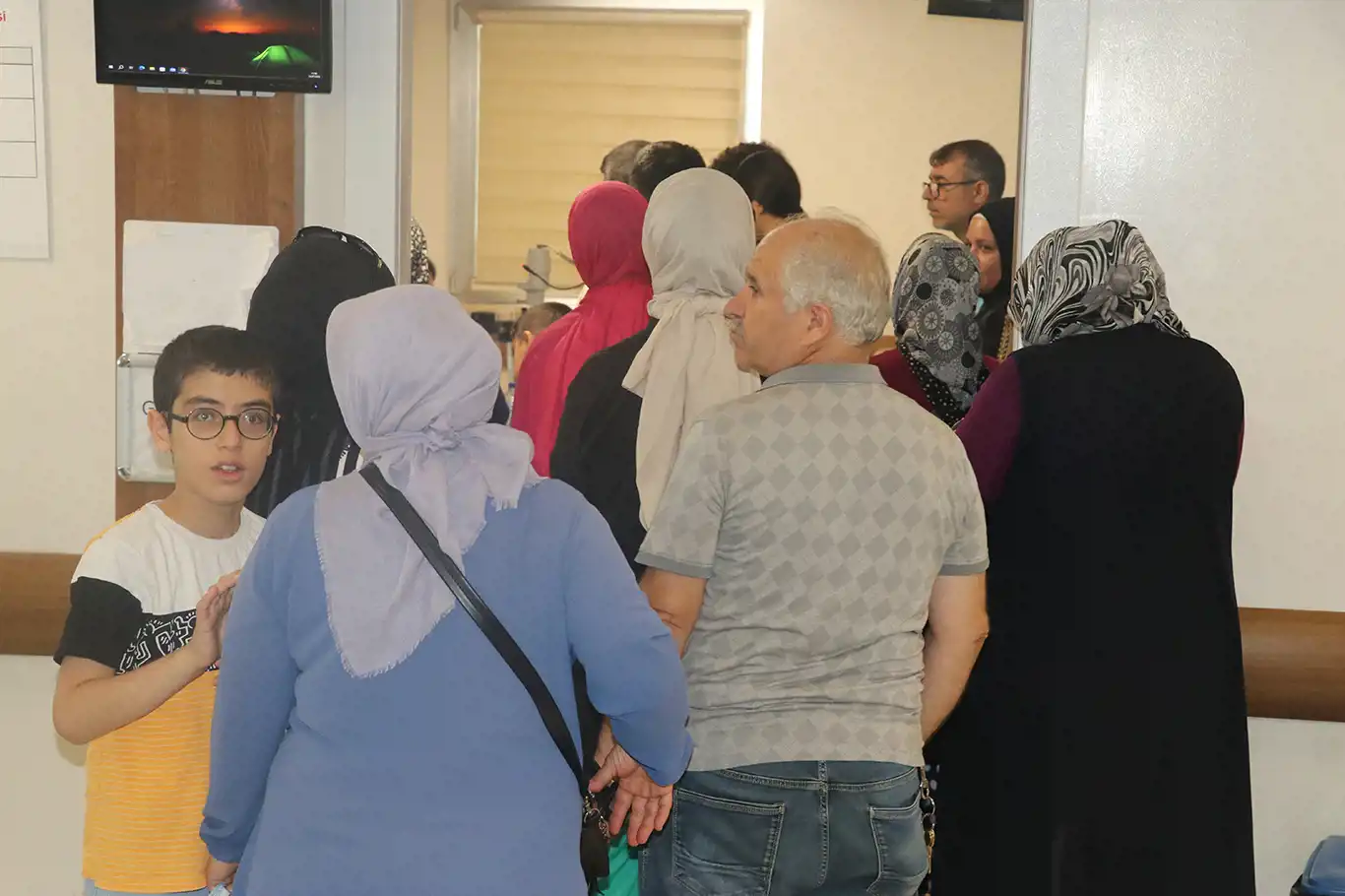 Gaziantep'teki hastanelerin yoğunluğu mağduriyetlere sebep oluyor Gaziantep'teki hastanelerin yoğunluğu mağduriyetlere sebep oluyor