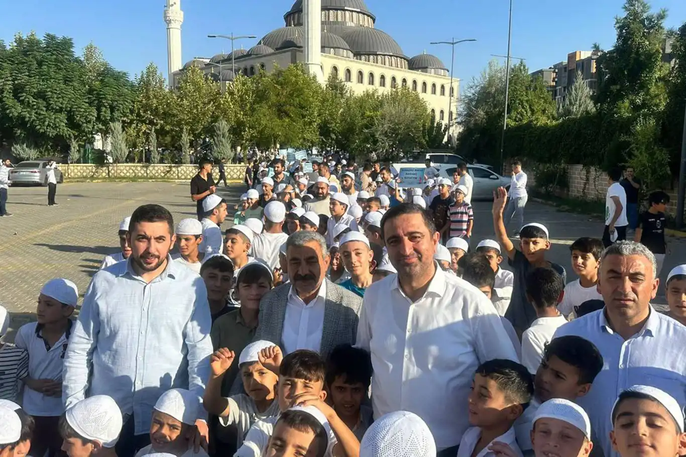 HÜDA PAR Milletvekili Ramanlı "Hayat Namazla Güzeldir" programına katıldı HÜDA PAR Milletvekili Ramanlı "Hayat Namazla Güzeldir" programına katıldı