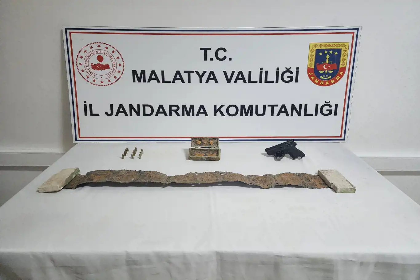 Malatya’da 3 bin 500 yıla dayanan tarihi eser ele geçirildi Malatya’da 3 bin 500 yıla dayanan tarihi eser ele geçirildi