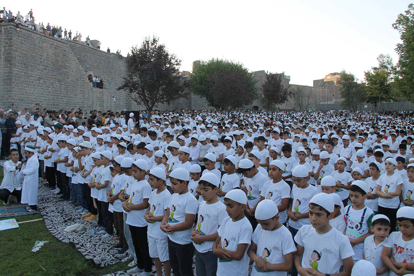 Kur'an nesli hep bir ağızdan haykırdı: Asla terk etmeyeceğim ibadet namaz!