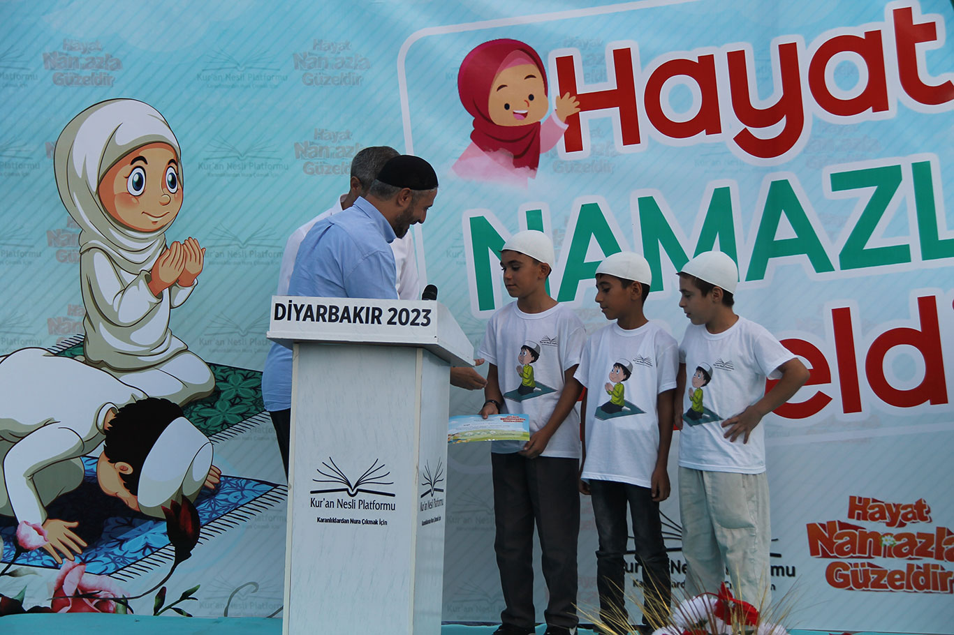 Kur'an nesli hep bir ağızdan haykırdı: Asla terk etmeyeceğim ibadet namaz!
