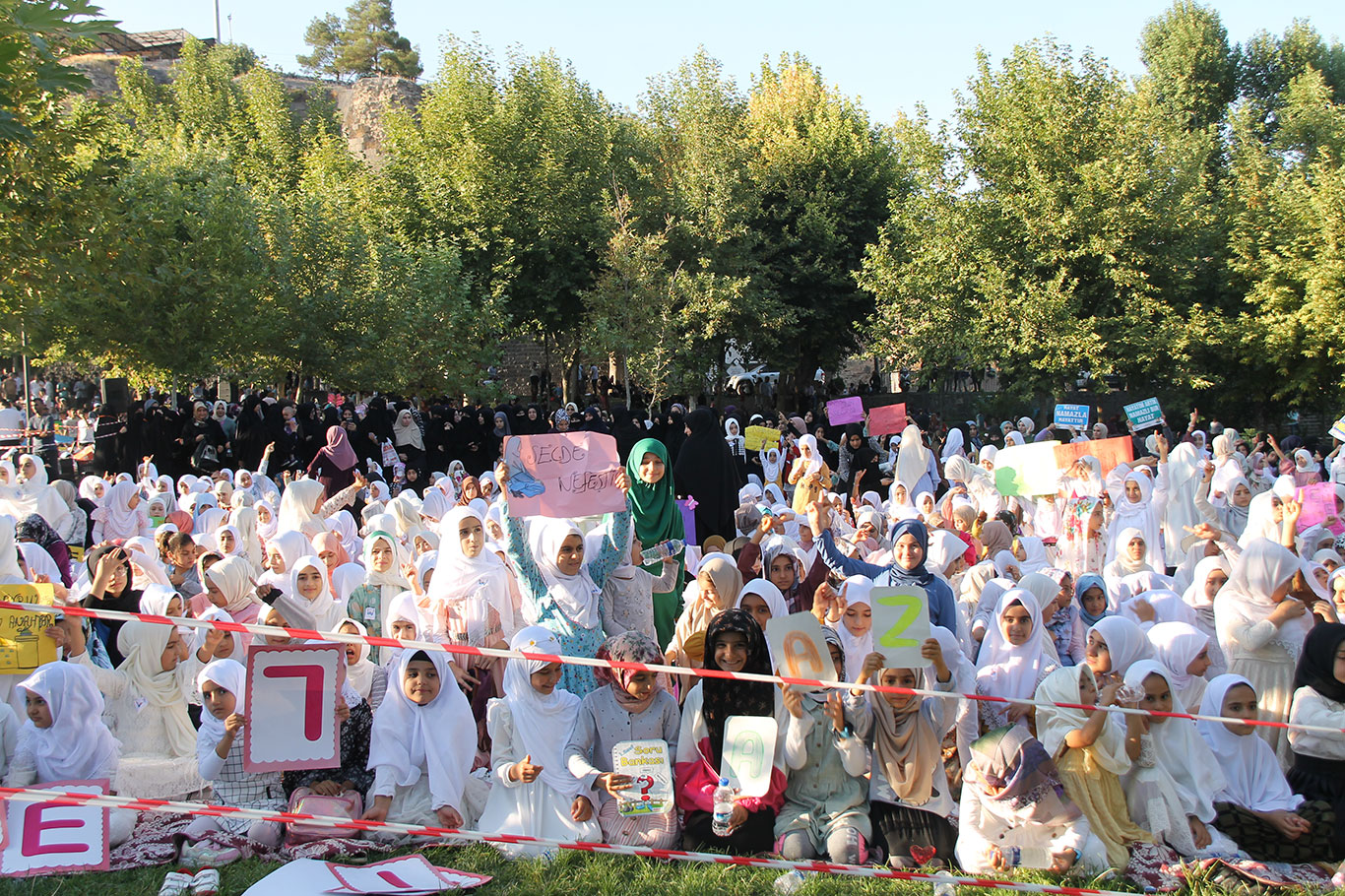 Kur'an nesli hep bir ağızdan haykırdı: Asla terk etmeyeceğim ibadet namaz!