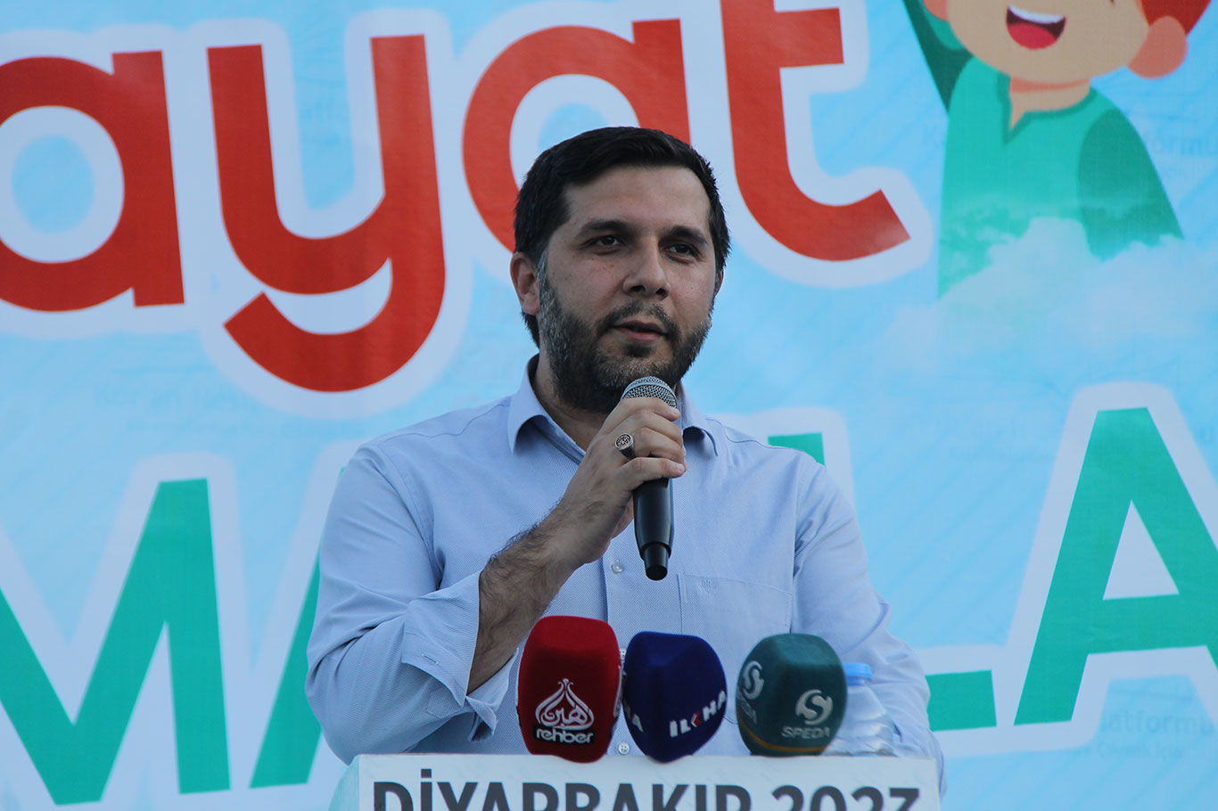 Eğitimci Medeni Taş 