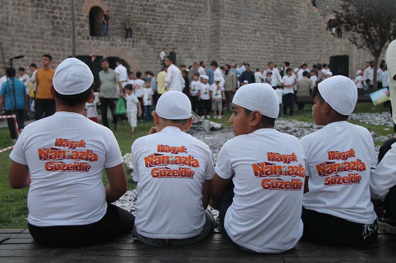 Kur'an nesli hep bir ağızdan haykırdı: Asla terk etmeyeceğim ibadet namaz!