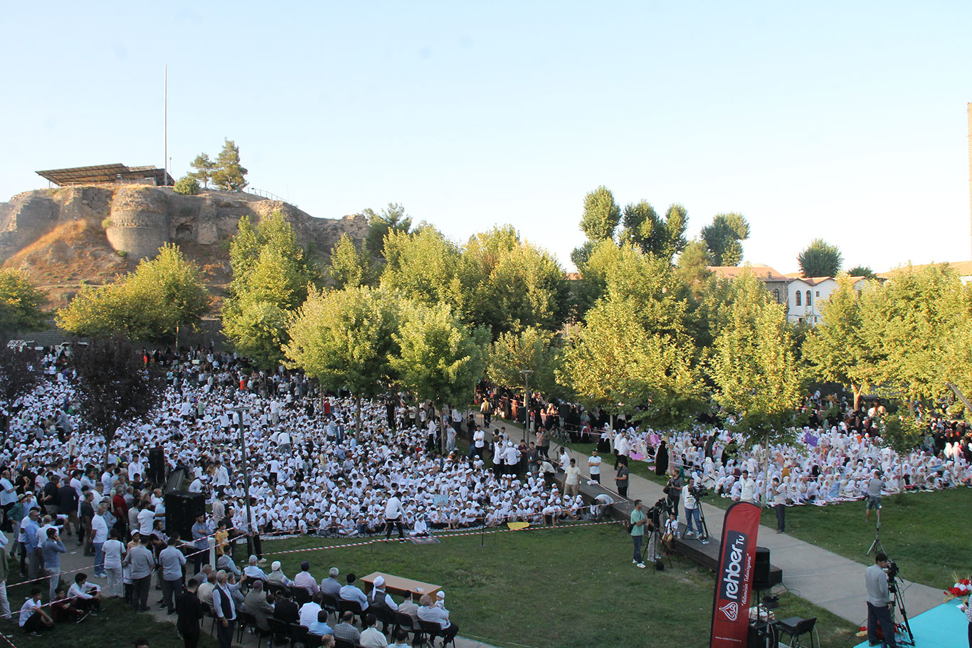 Kur'an nesli hep bir ağızdan haykırdı: Asla terk etmeyeceğim ibadet namaz!