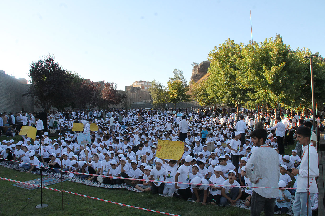 Kur'an nesli hep bir ağızdan haykırdı: Asla terk etmeyeceğim ibadet namaz!