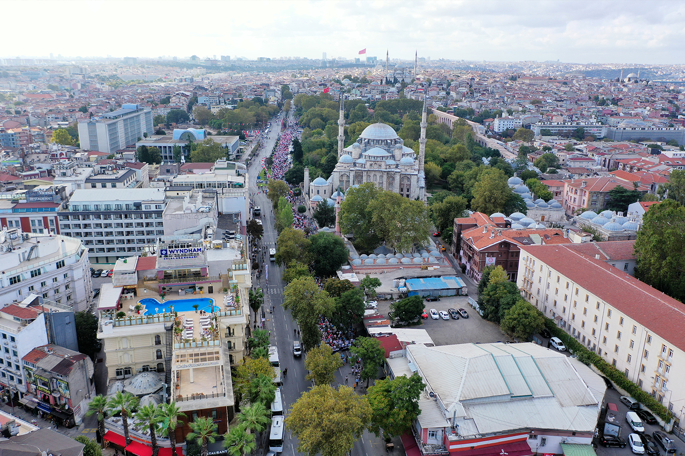  Sapkınlığın dayatılmasına her kesimden ortak tepki: Aileyi koruyun!