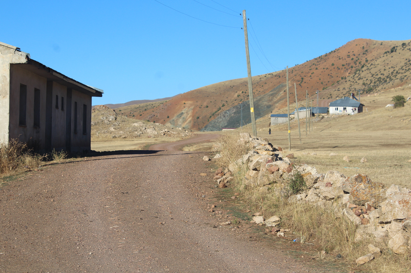 Erzurum'da mahalle sakinleri yollarının yapılmamasına tepki gösterdi