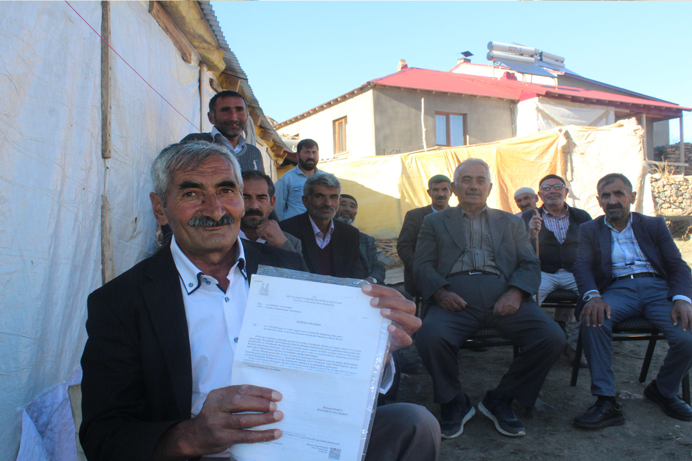 Erzurum'da mahalle sakinleri yollarının yapılmamasına tepki gösterdi