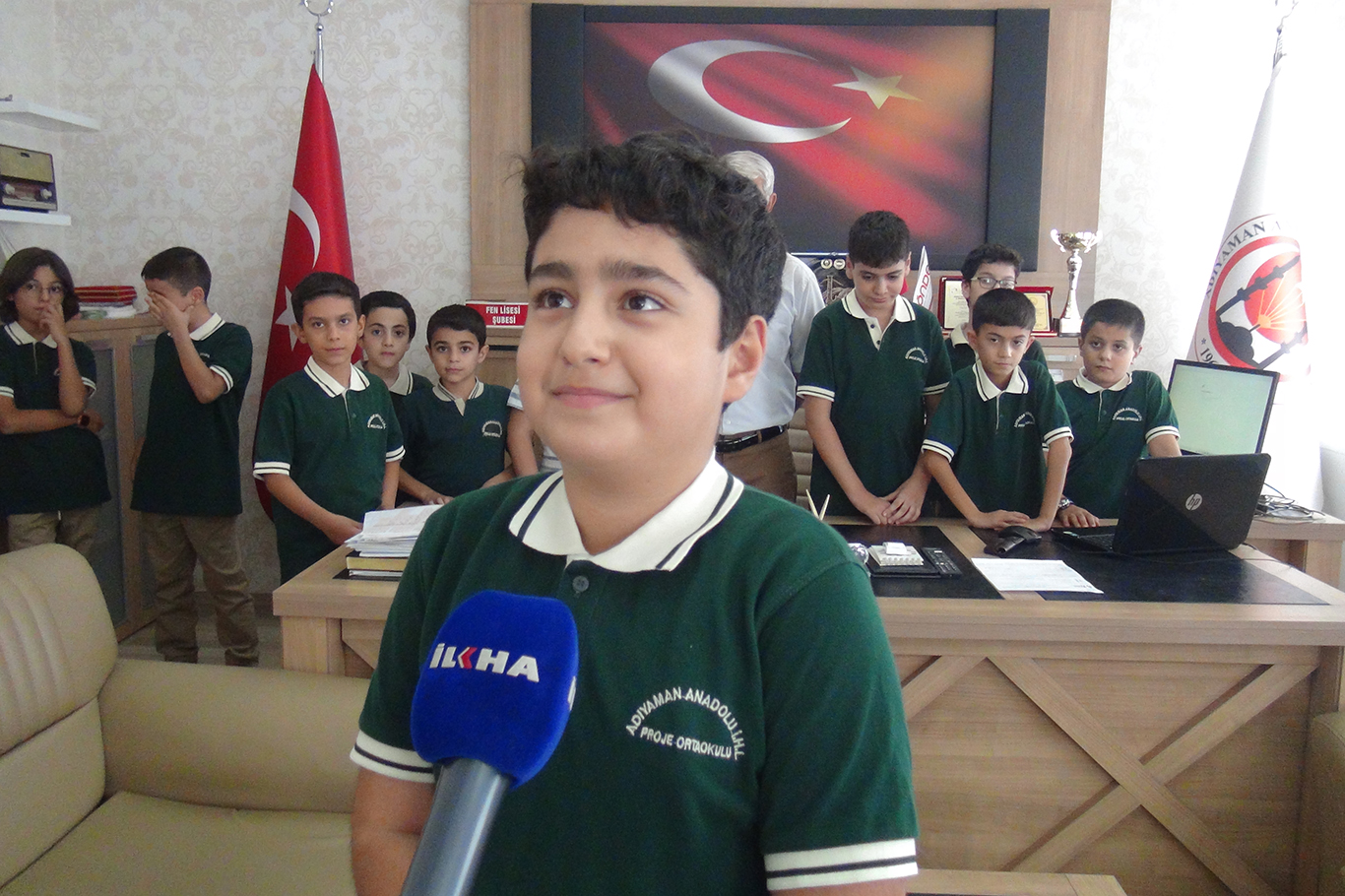 Depremzede öğrencilerden örnek davranış