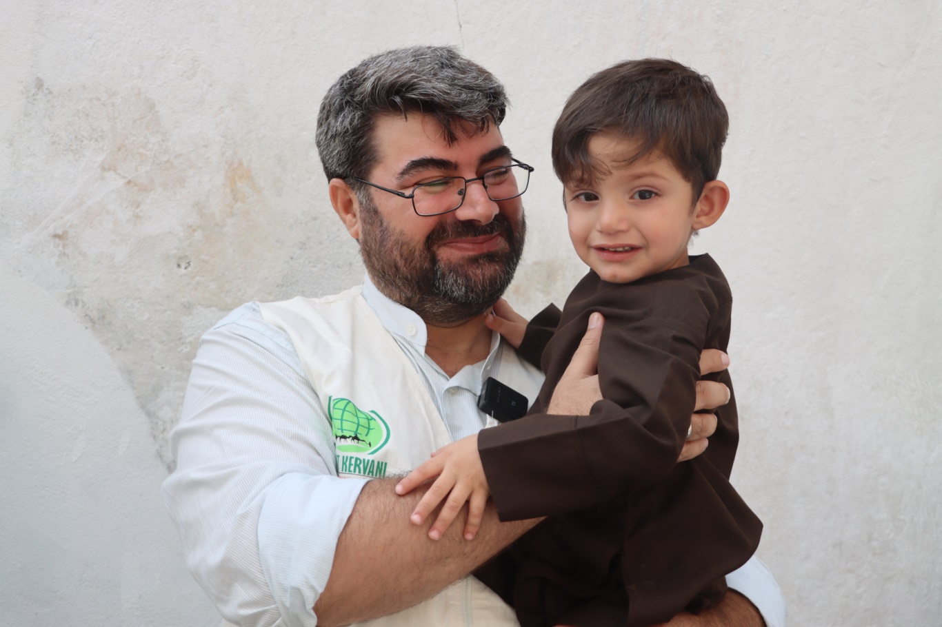 Umut Kervanından Afganistan'daki yetim ve ihtiyaç sahibi kız öğrencilere kırtasiye yardımı