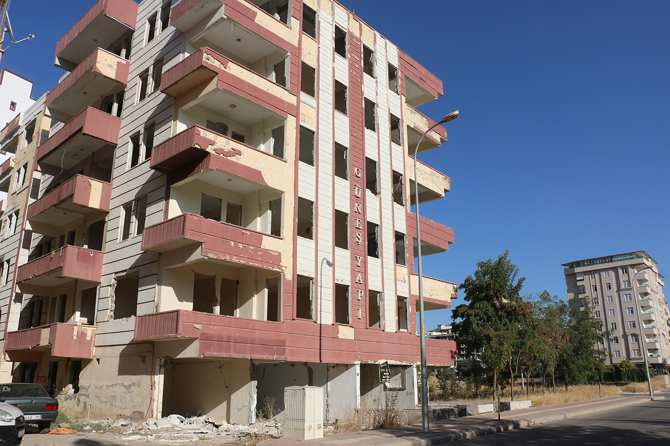 4 okulun güzergahındaki ağır hasarlı bina tehlike oluşturuyor