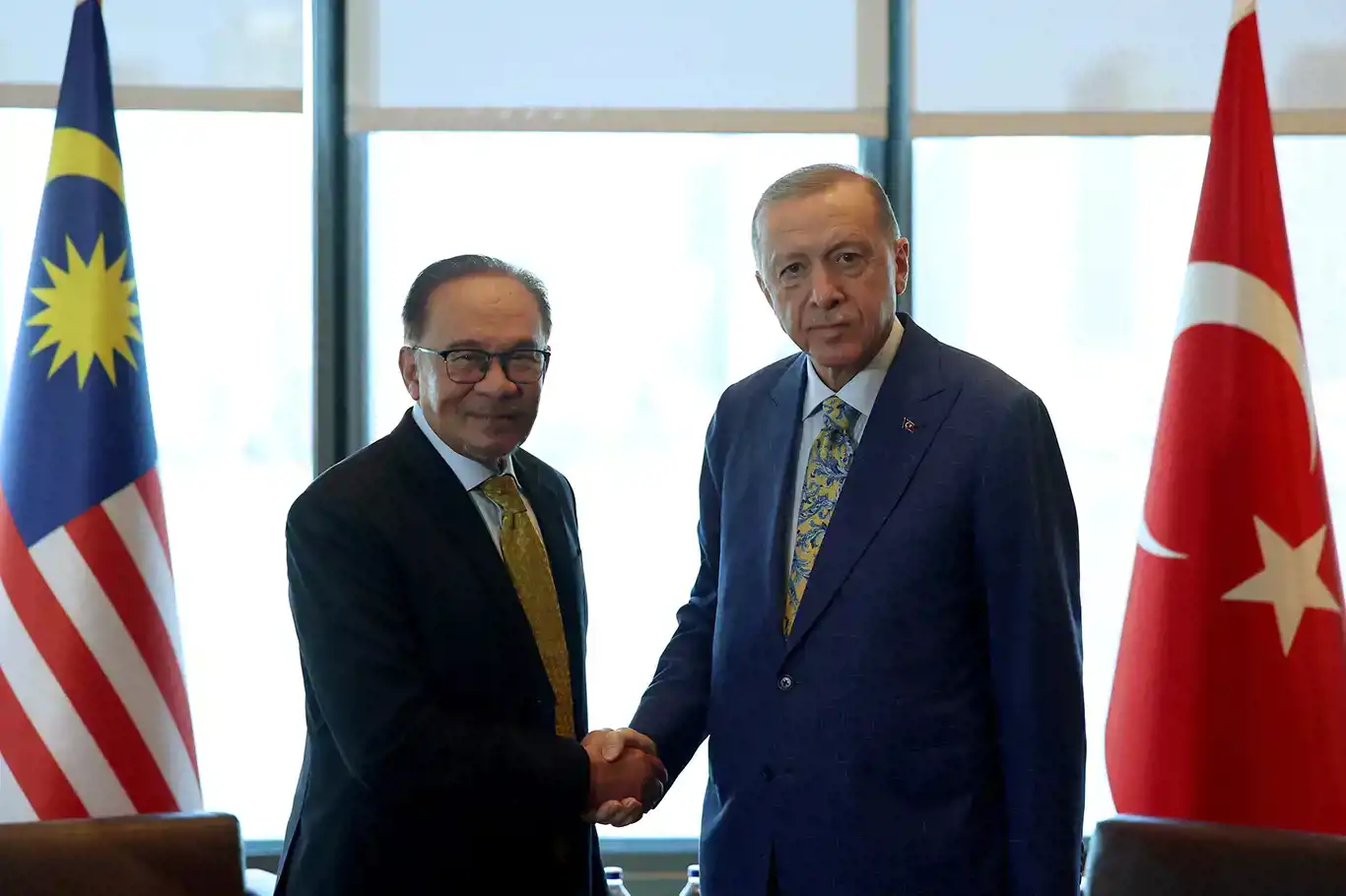 Turkish President Erdogan meets Malaysian PM Anwar Ibrahim in New York Turkish President Erdogan meets Malaysian PM Anwar Ibrahim in New York