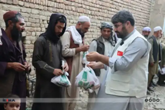 قافلة الأمل تقوم بتوزيع اللحوم الحمراء على مئات الأسر المحتاجة في أفغانستان