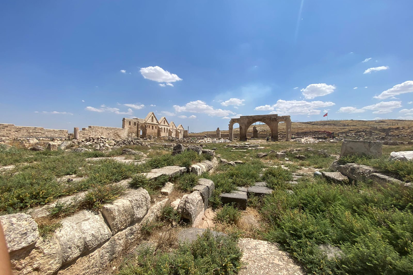 Şanlıurfa'da devam eden kazılarda 101 ayak ve sütun bulundu Şanlıurfa'da devam eden kazılarda 101 ayak ve sütun bulundu