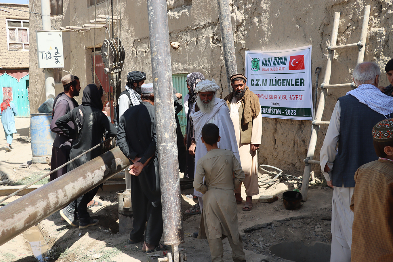 Umut Kervanı'nın Afganistan'da su kuyusu çalışması devam ediyor