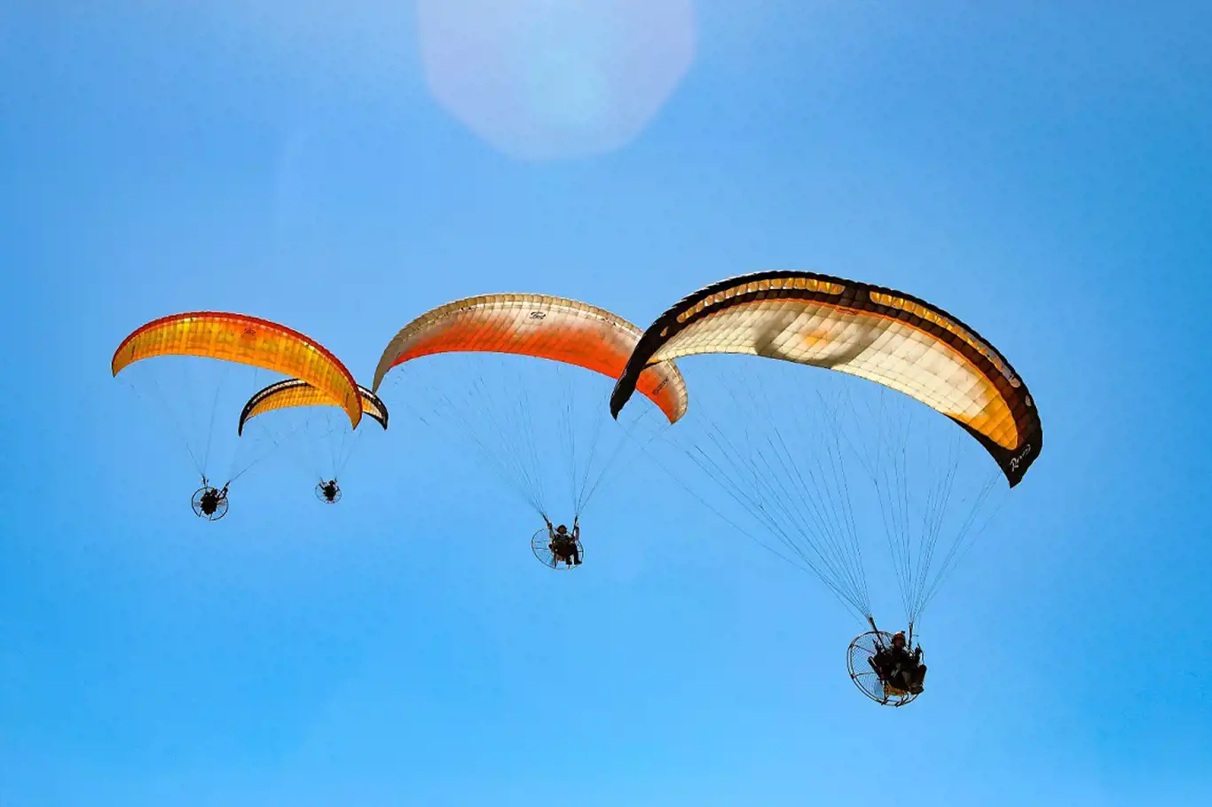 Van'da yamaç paraşütü ile paramotor şampiyonası başladı Van'da yamaç paraşütü ile paramotor şampiyonası başladı