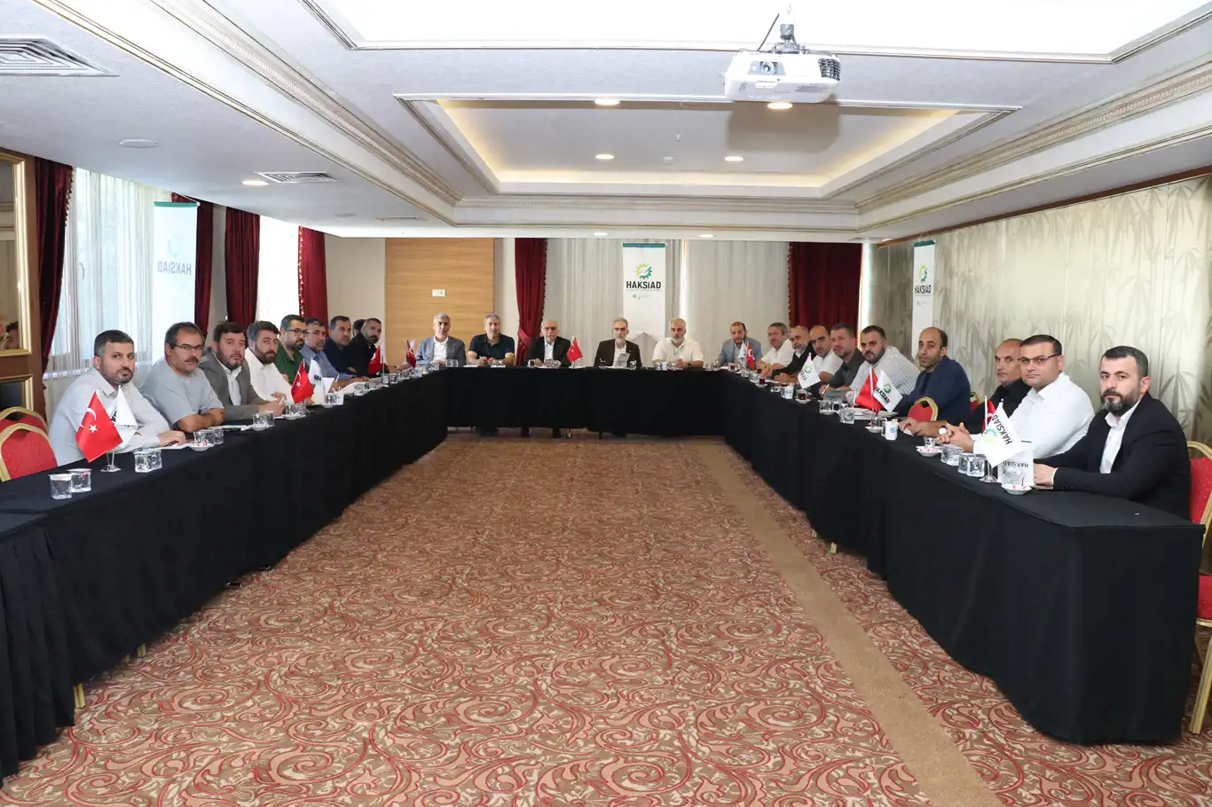 "2023 HAKSİAD 4. İşadamları Buluşması" yapılan basın açıklamasıyla nihayete erdi "2023 HAKSİAD 4. İşadamları Buluşması" yapılan basın açıklamasıyla nihayete erdi