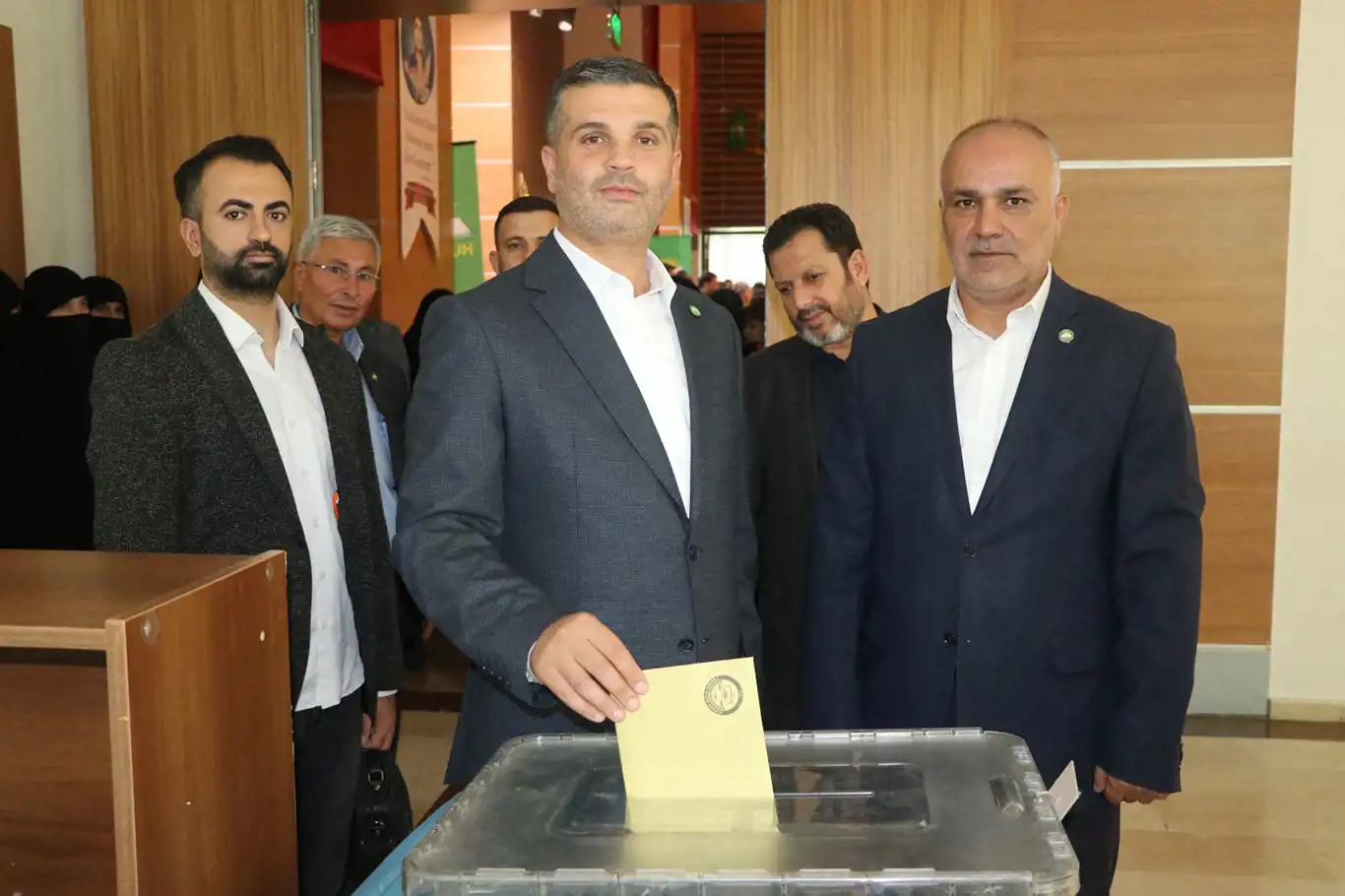 HÜDA PAR Şahinbey İlçe Başkanı Mustafa Kaya güven tazeledi