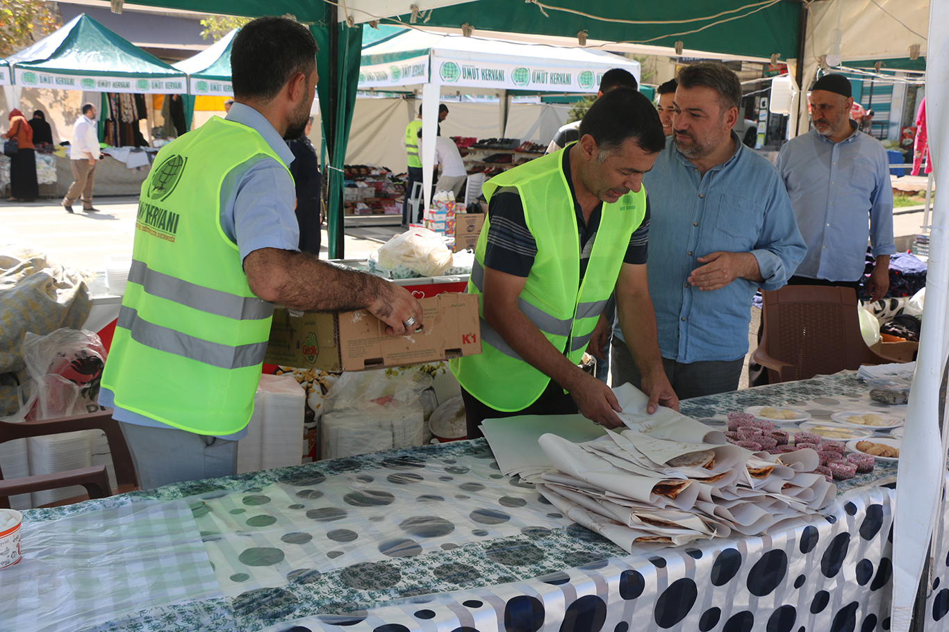 Umut Kervanı, Şanlıurfa'da ihtiyaç sahipleri yararına kermes düzenliyor