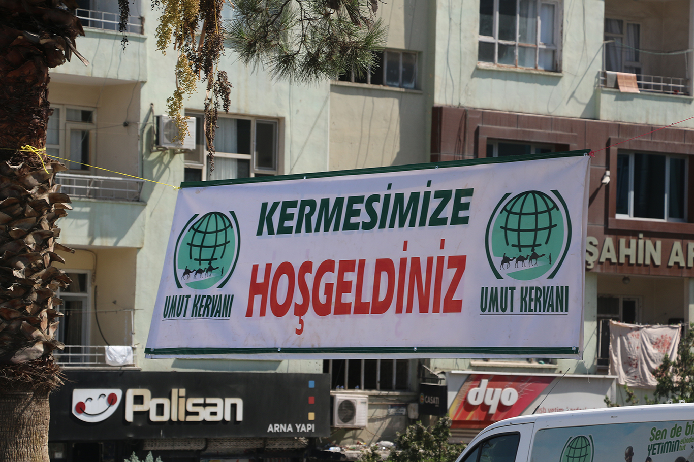 Umut Kervanı, Şanlıurfa'da ihtiyaç sahipleri yararına kermes düzenliyor
