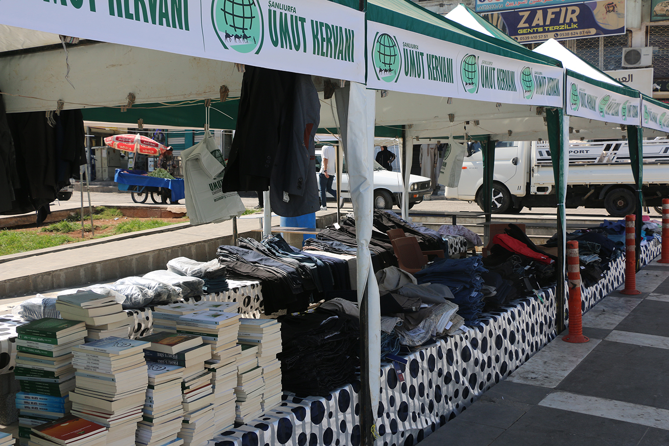 Umut Kervanı, Şanlıurfa'da ihtiyaç sahipleri yararına kermes düzenliyor