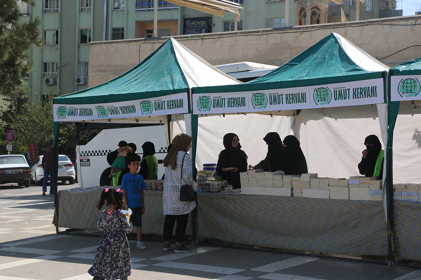 Umut Kervanı, Şanlıurfa'da ihtiyaç sahipleri yararına kermes düzenliyor
