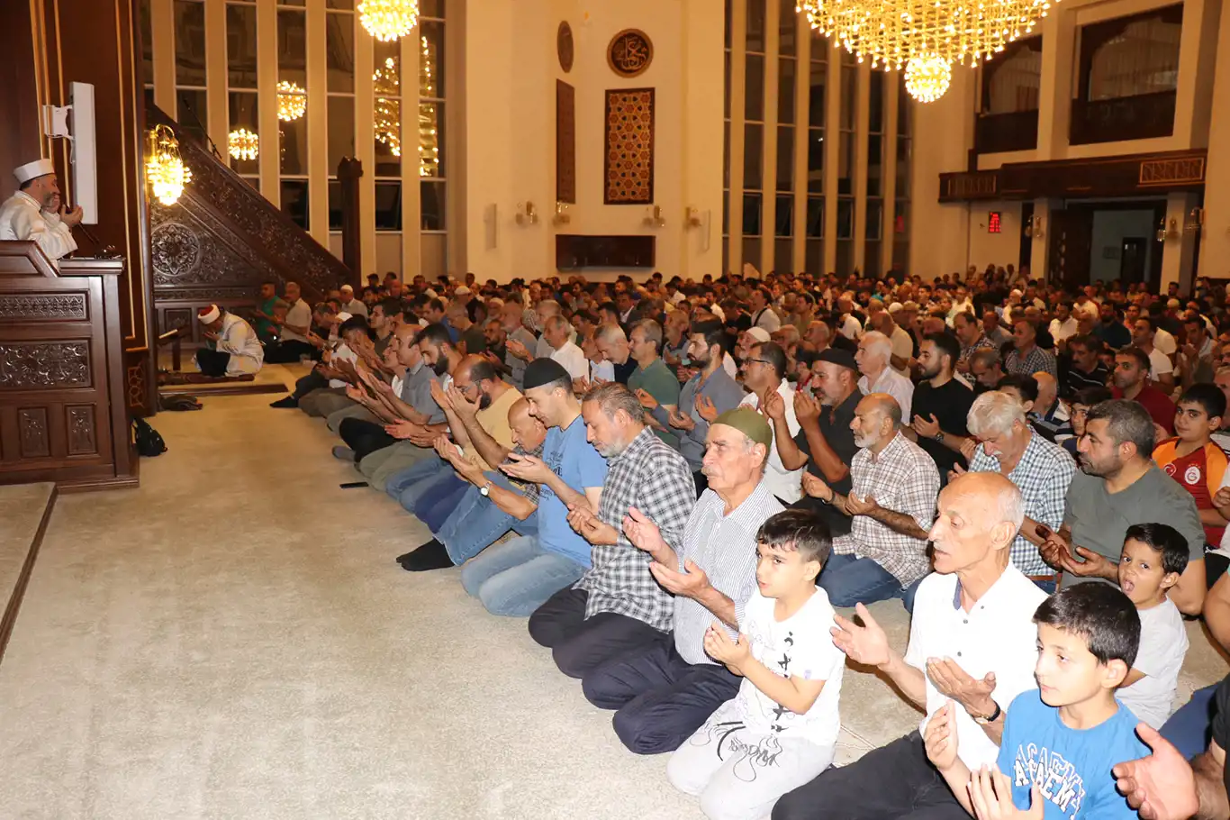 Mevlid Kandil’i deprem bölgesi Malatya'da dualarla ihya edildi Mevlid Kandil’i deprem bölgesi Malatya'da dualarla ihya edildi