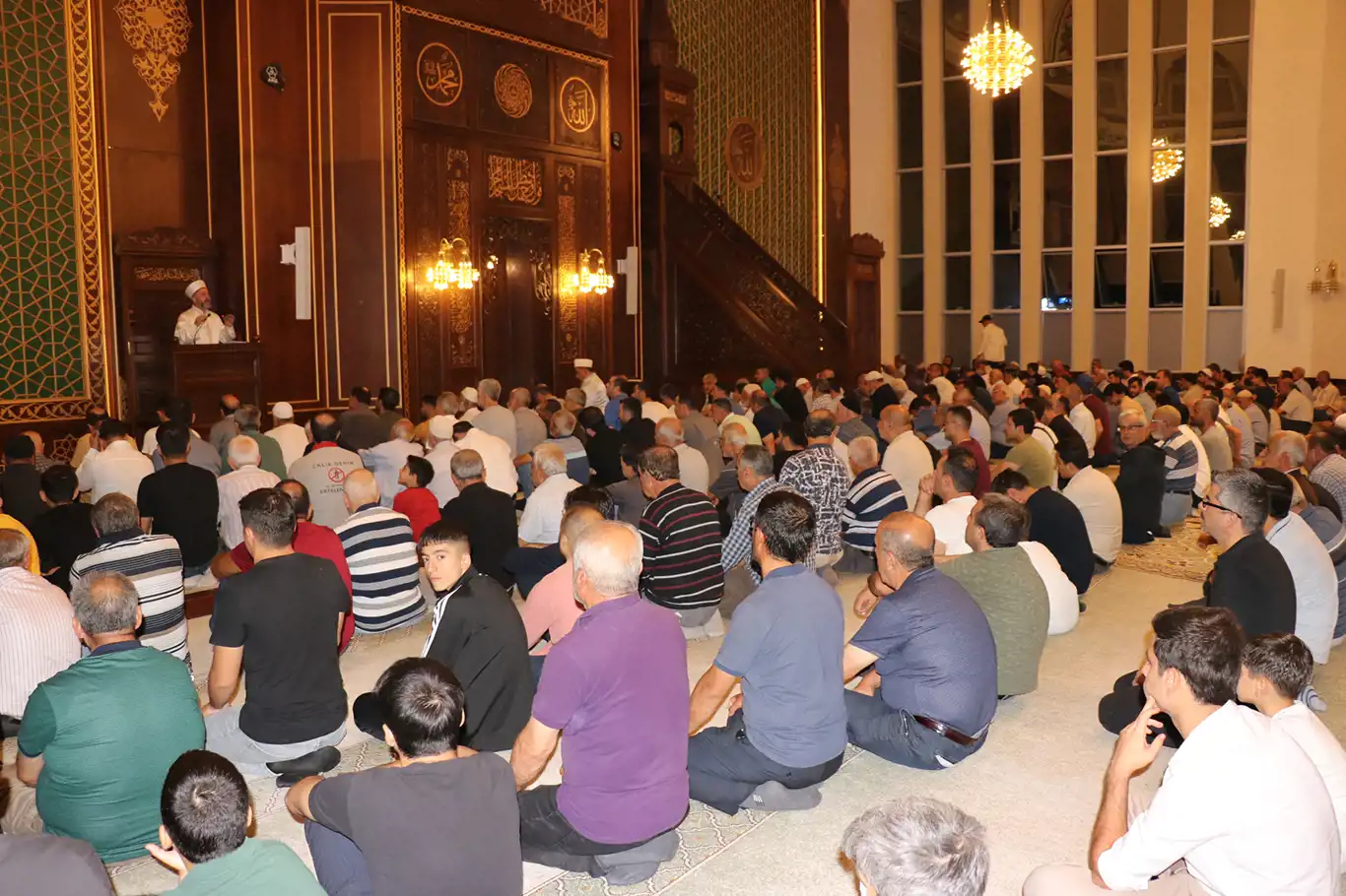 Hazreti Peygamber'in veladeti camilerde idrak edildi Hazreti Peygamber'in veladeti camilerde idrak edildi