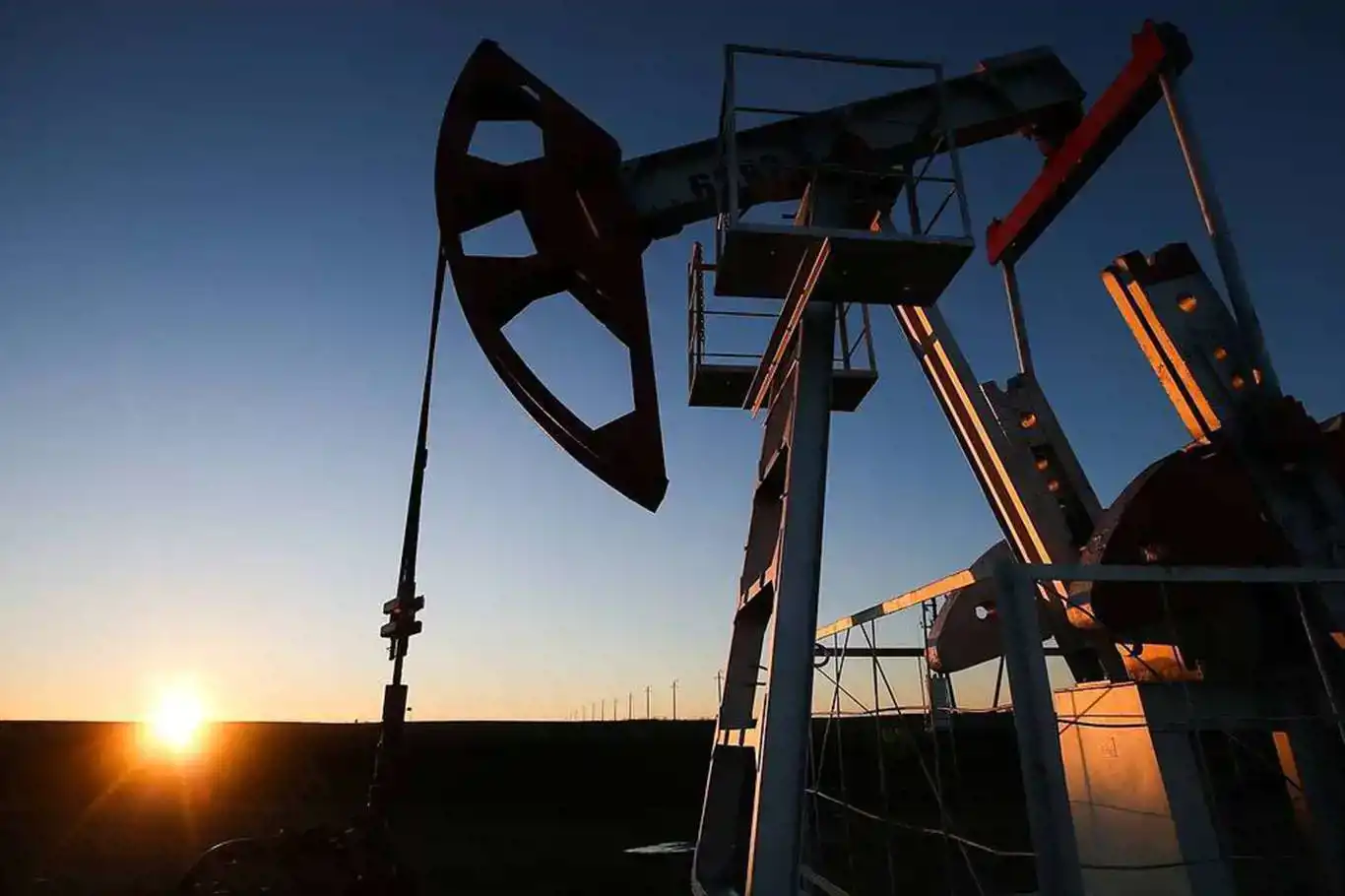 Brent petrolün varili 93 dolar seviyesinde Brent petrolün varili 93 dolar seviyesinde