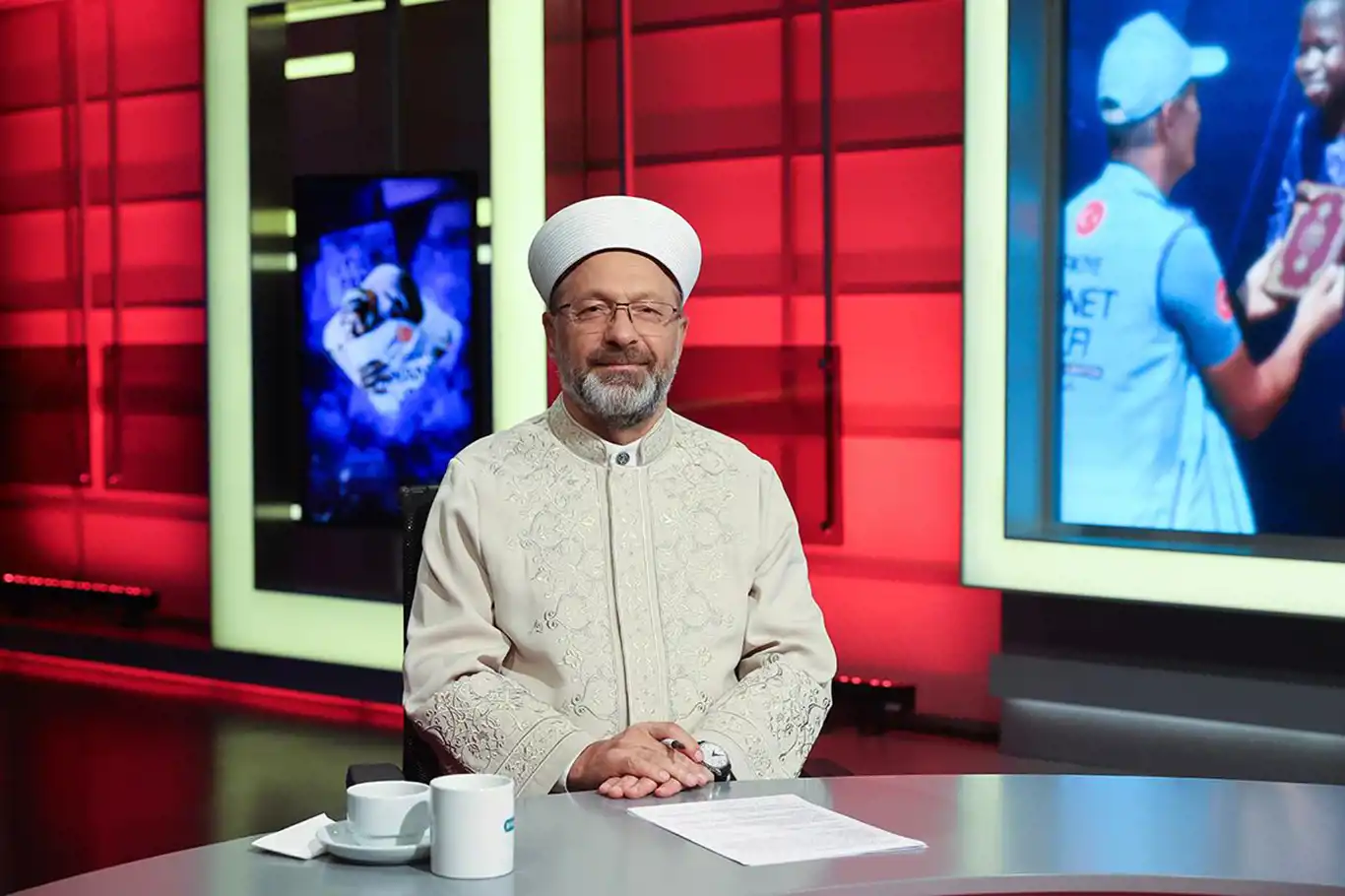 Diyanet İşleri Başkanı Erbaş'tan anne ve babalara çağrı: Çocuklarınızı Kur'an kurslarına gönderin Diyanet İşleri Başkanı Erbaş'tan anne ve babalara çağrı: Çocuklarınızı Kur'an kurslarına gönderin