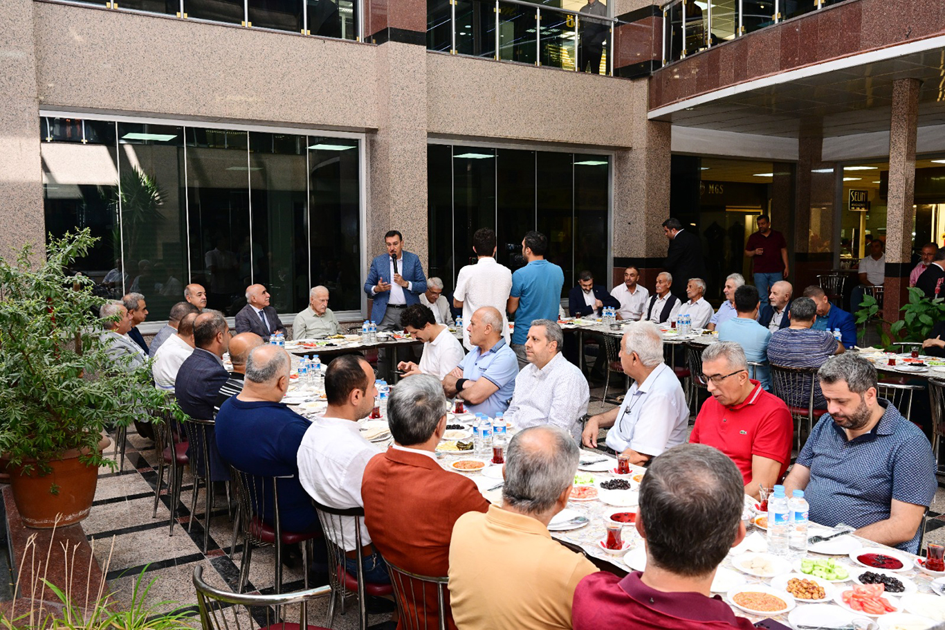 Battalgazi Belediye Başkanı Güder, kapalı çarşı esnafını ziyaret etti Battalgazi Belediye Başkanı Güder, kapalı çarşı esnafını ziyaret etti