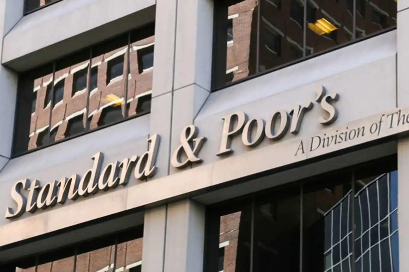 S&P, Türkiye'nin kredi notu görünümünü revize etti S&P, Türkiye'nin kredi notu görünümünü revize etti