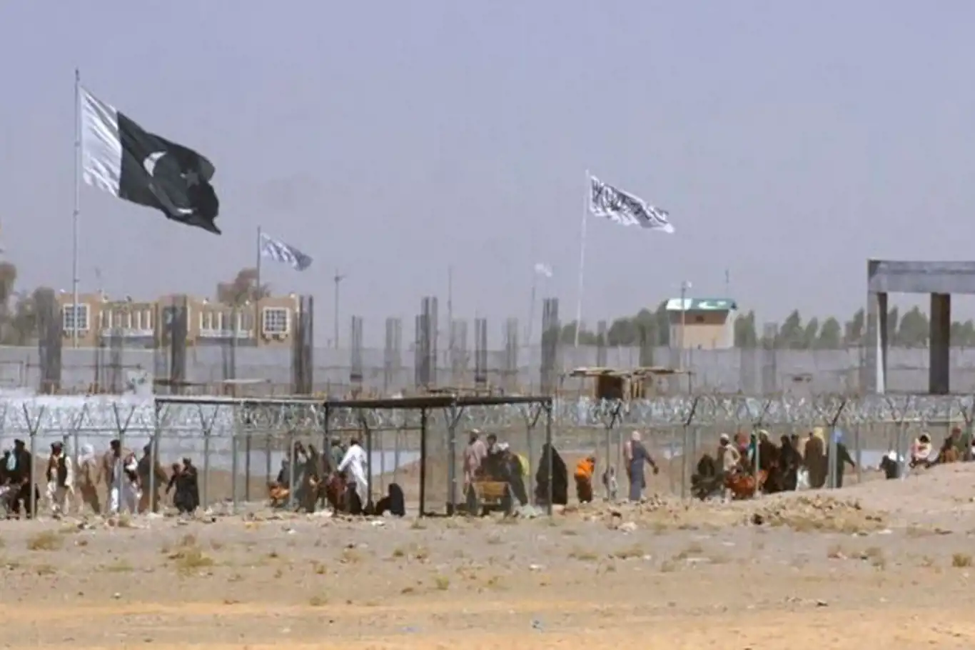 Pakistan, sınır çatışmalarının ardından Afganistan sınırını kapattı Pakistan, sınır çatışmalarının ardından Afganistan sınırını kapattı