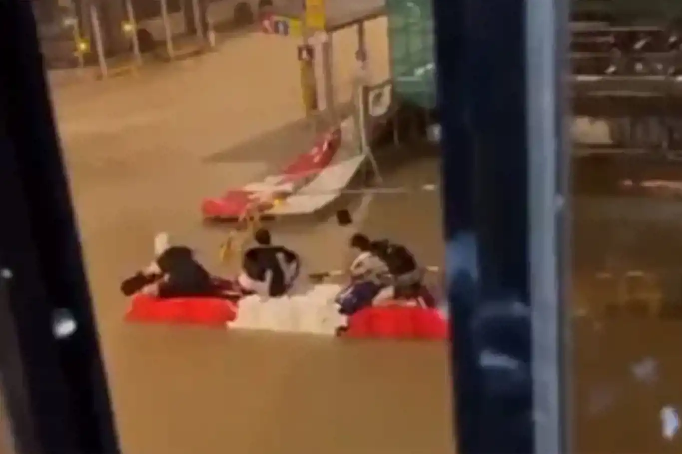الصين.. تسجيل أعلى هطول للأمطار منذ 139عامًا في هونغ كونغ الصين.. تسجيل أعلى هطول للأمطار منذ 139عامًا في هونغ كونغ